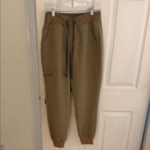 Figs Women’s Jogger Scrub Pants (Latte)